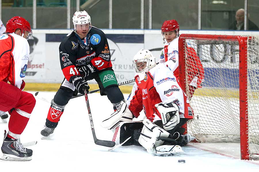 Torchance fr Bill Trew vom EV Regensburg im Spiel gegen den EHC Klostersee.