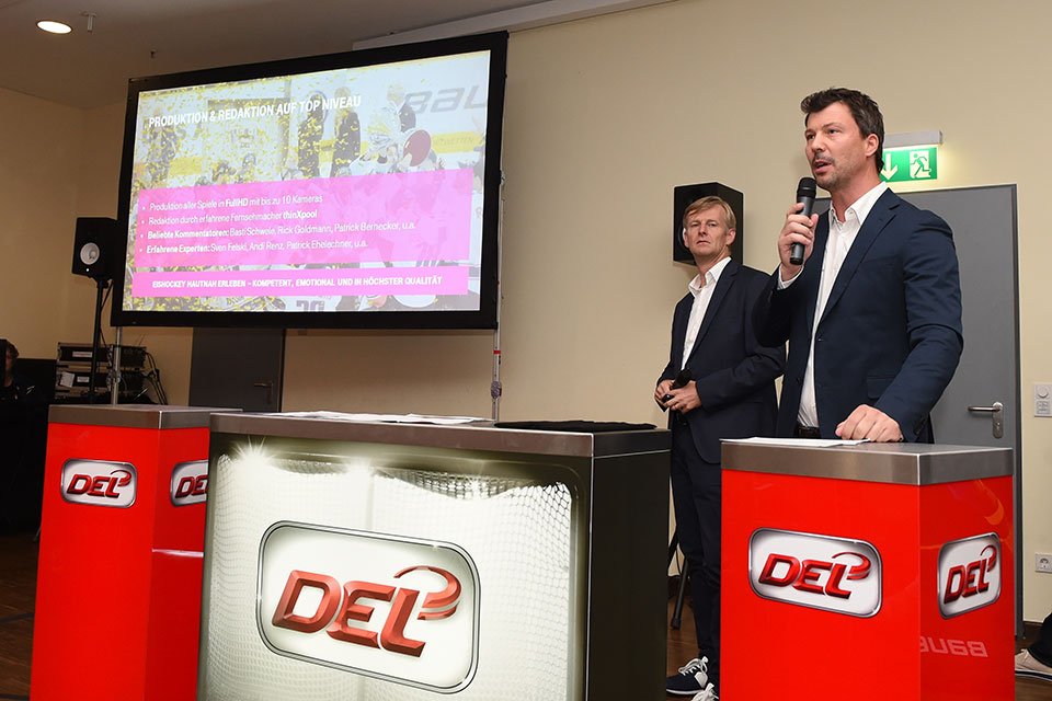 Rick Goldmann (rechts im Bild) und Dr. Henning Stiegenroth, Leiter Sportmarketing bei der Telekom Deutschland GmbH.