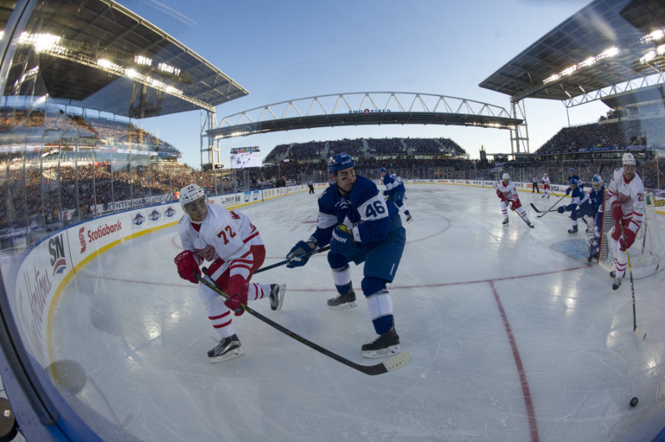 ber 40.000 Zuschauer verfolgten das Centennial Classic in Toronto.