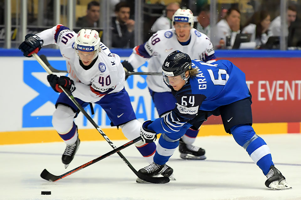 Norwegens Ken Andre Olimb gegen Finnlands Mikael Granlund.