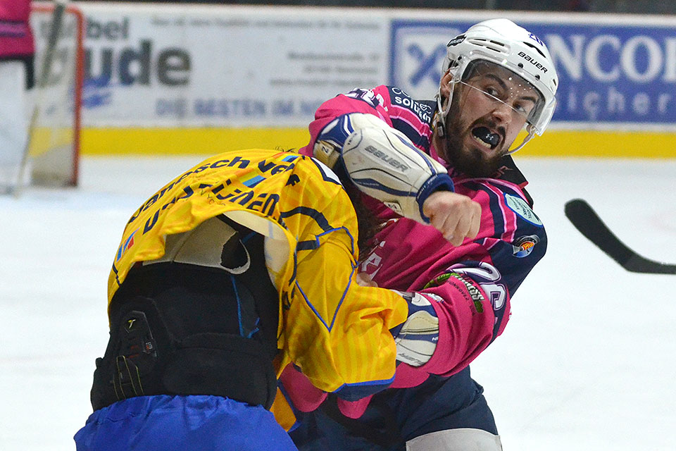 Handfeste Auseinandersetzung beim Topspiel zwischen Hannover und Tilburg.