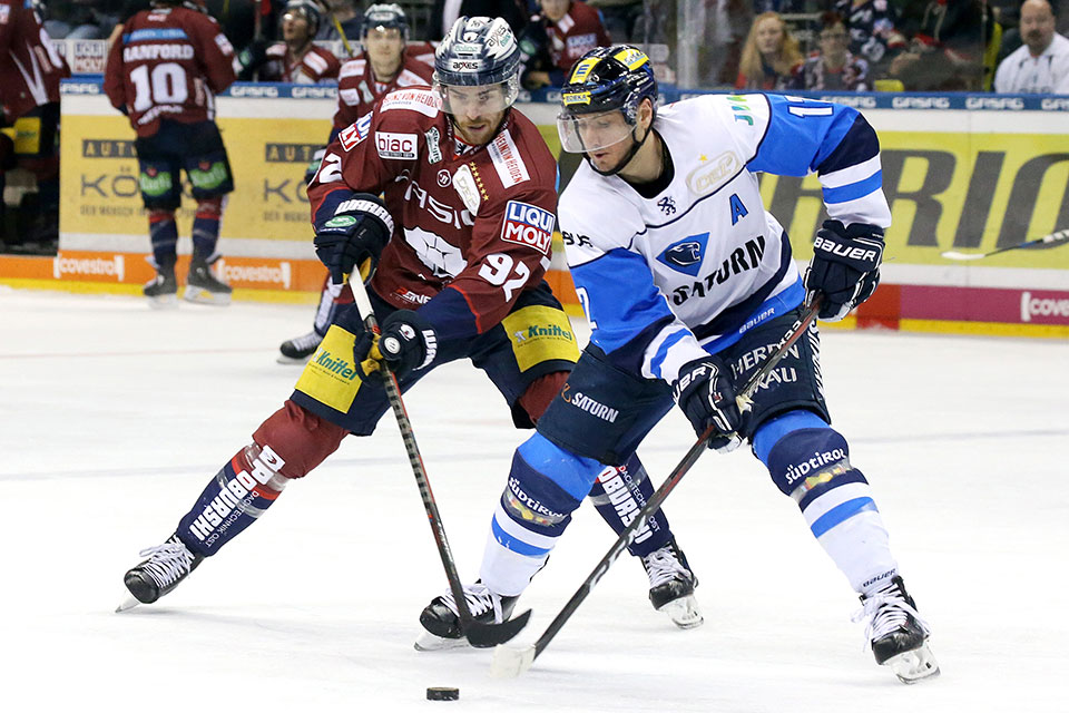 Berlins Marcel Noebels gegen Ingolstadts Patrick Cannone.