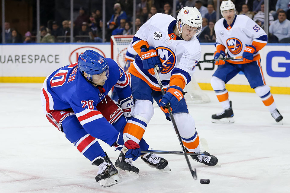 Chris Kreider (Rangers) gegen Adam Pelech (Islanders).