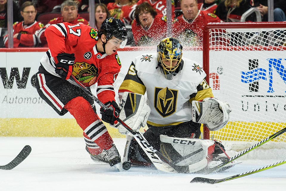 Torwart Marc-Andre Fleury (Las Vegas) gegen Dylan Strome (Chicago).