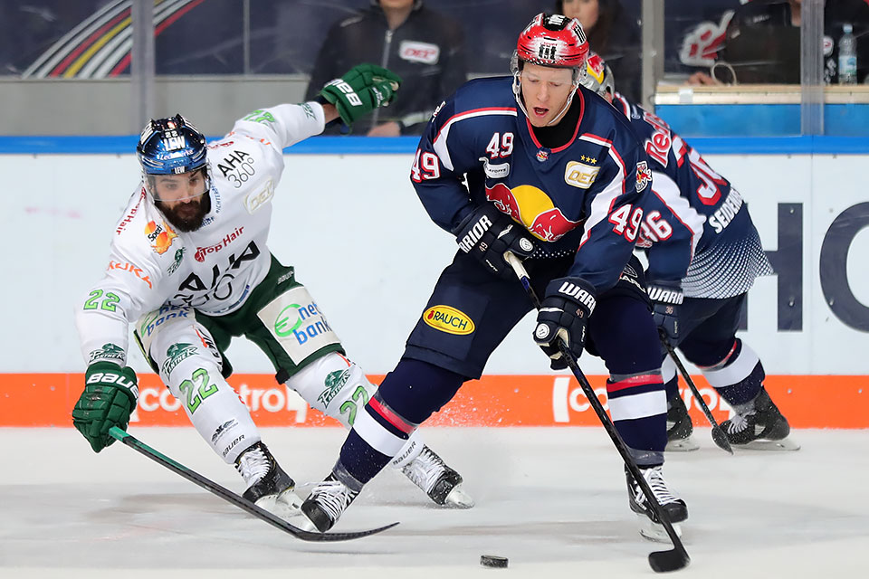 Mark Voakes (Mnchen) gegen Scott Valentine (Augsburg).