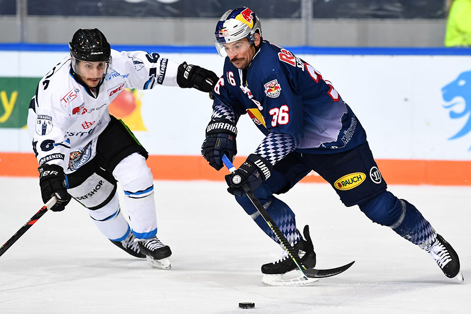 Chase Balisy (Straubing) gegen Yannic Seidenberg (Mnchen).