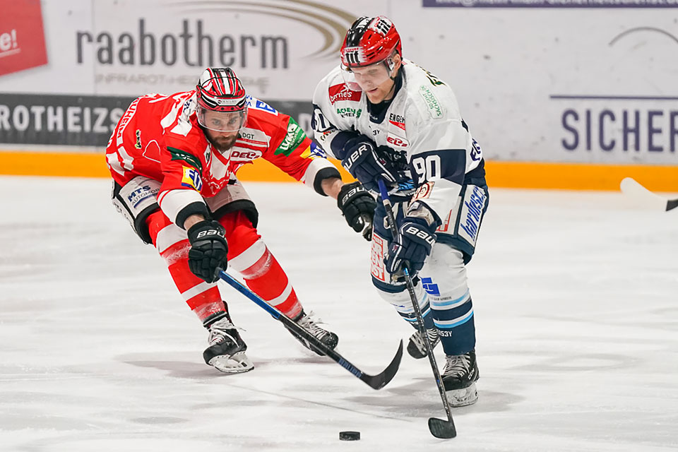 Daniel Ketter (EC Bad Nauheim) gegen Mario Lamoureux (Dresden)