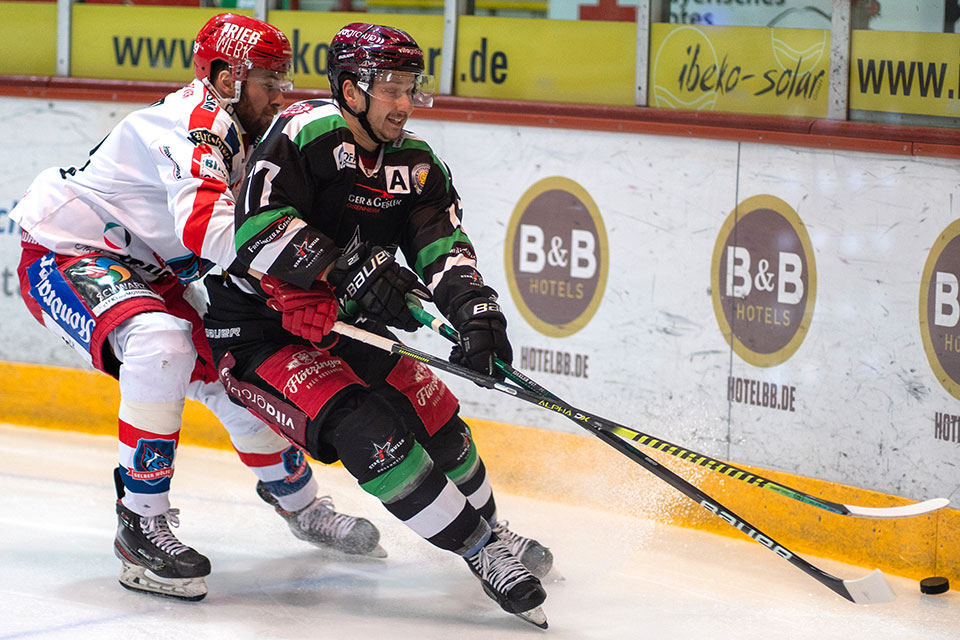 Spielszene Rosenheim gegen Selb.