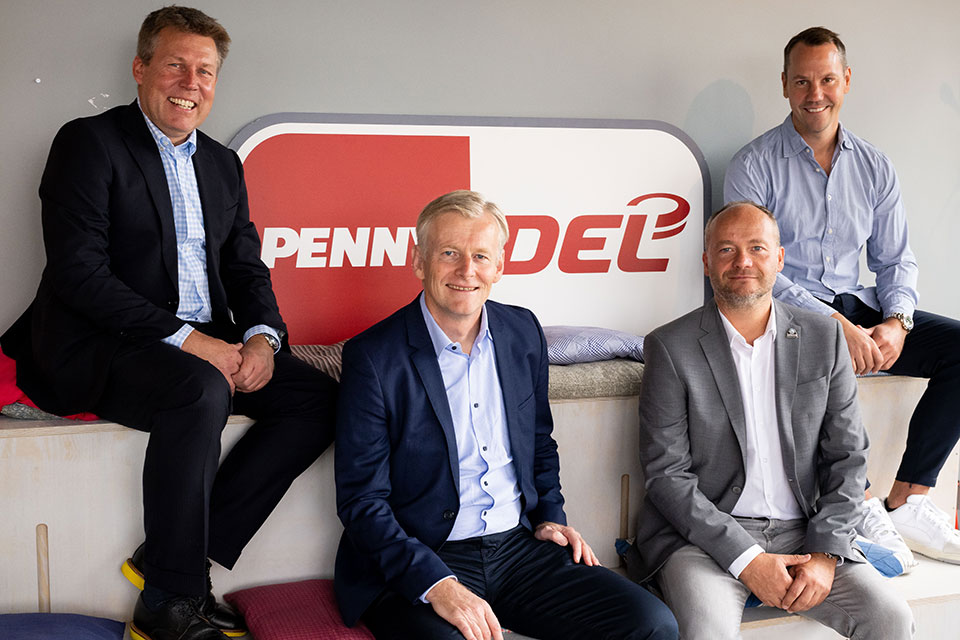 DEL-Geschftsfhrer Gernot Tripcke, Telekom Vice President Dr. Henning Stiegenroth, Stefan Krmer (Geschftsfhrer Frankfurt) und Christoph Ullmann.