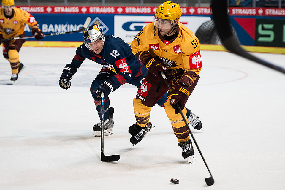 Benjamin Smith von Red Bull Mnchen und Valtteri Filppula von Geneve-Servette.