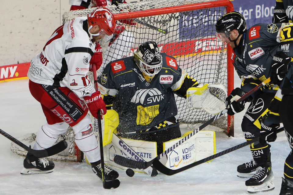 Spielszene Krefeld Pinguine gegen Hannover Scorpions.