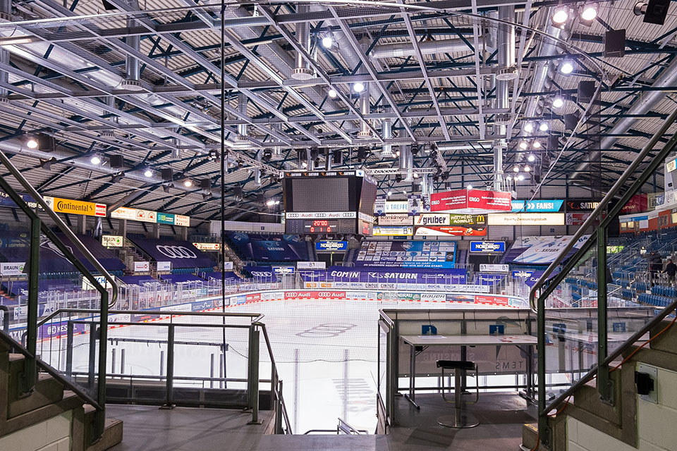 In der Saturn Arena in Ingolstadt findet das Topspiel der DEL statt.