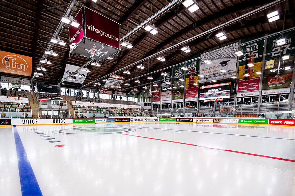 Im ROFA-Stadion in Rosenheim ist der EV Landshut zu Gast.