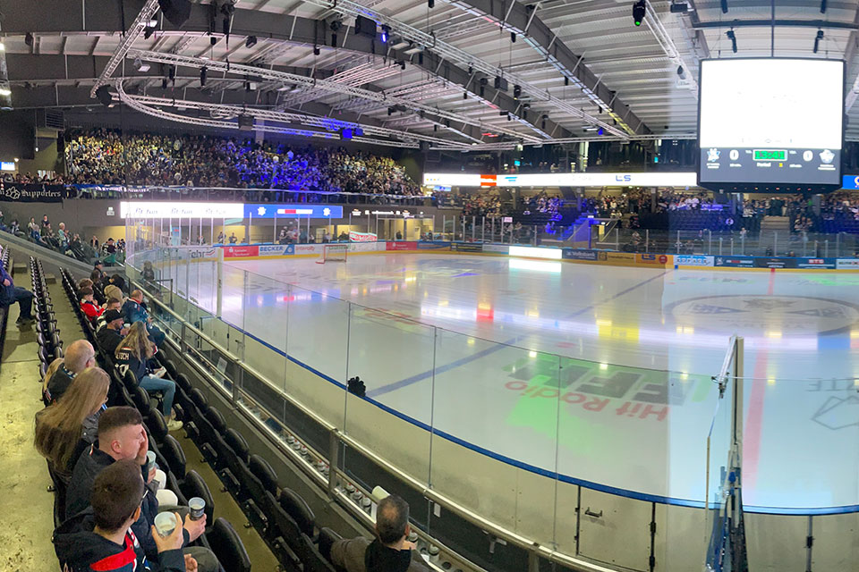 In der Nordhessen-Arena kommt es zum Derby zwischen Kassel und Bad Nauheim.