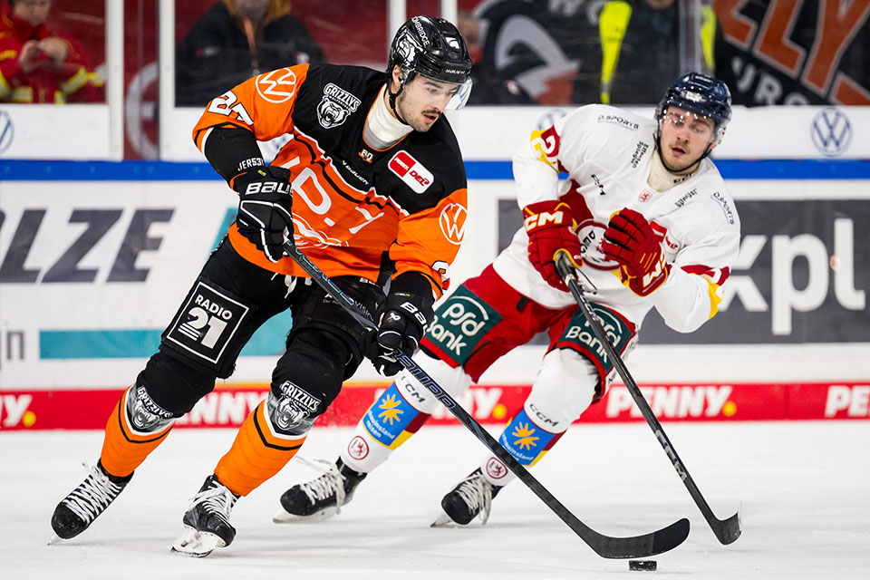 Wolfsburgs Doppel- und Siegtorschtze Nick Caamano beim Spiel gegen Dsseldorf.