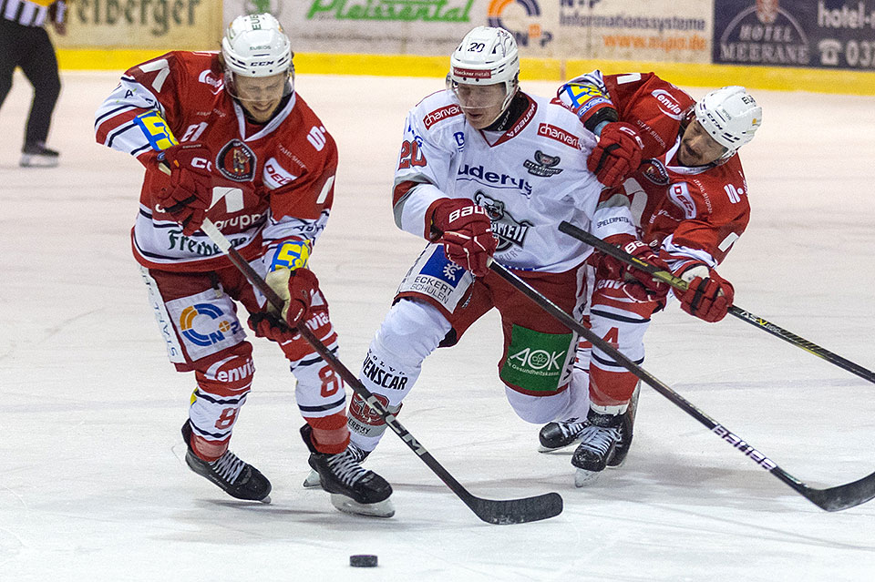 Spielszene Crimmitschau gegen Regensburg.