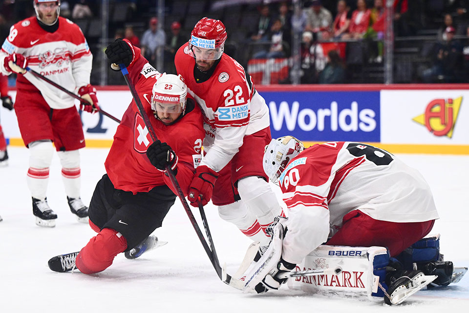 Nino Niederreiter, Markus Lauridsen und Torwart Frederik Dichow Nissen. Nino Niederreiter, Markus Lauridsen und Torwart Frederik Dichow Nissen.