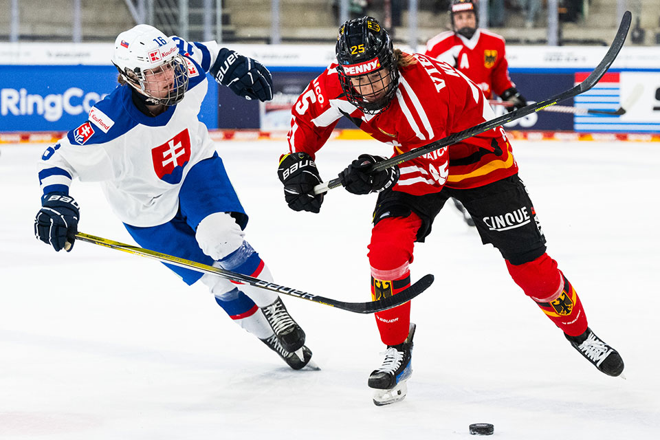 Nikola Nemcekova von Team Slowakei und Laura Kluge von Team Deutschland. Nikola Nemcekova von Team Slowakei und Laura Kluge von Team Deutschland.