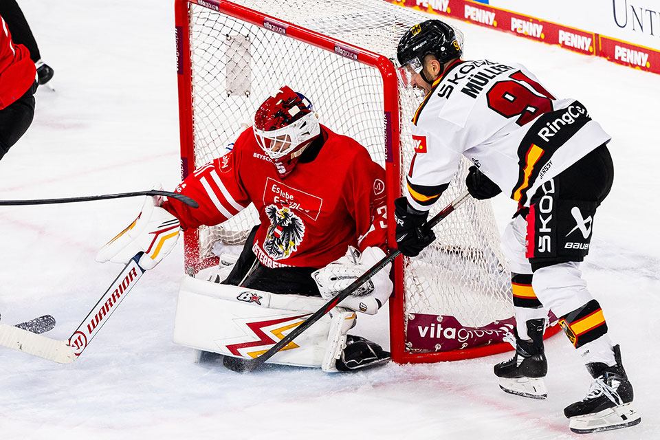 Spielszene Österreich gegen Deutschland. Spielszene Österreich gegen Deutschland.
