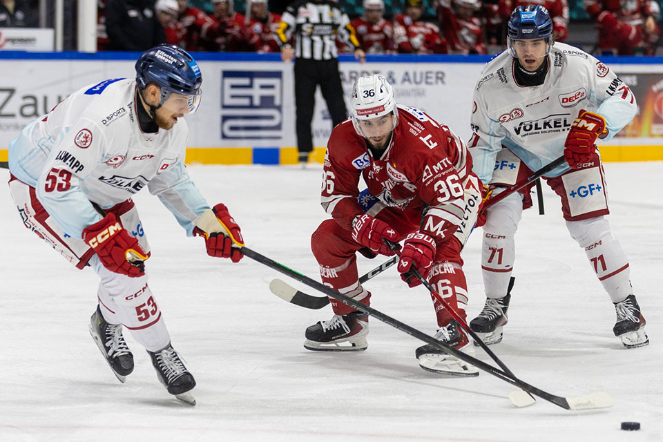 Spielszene Regensburg gegen Düsseldorf. Spielszene Regensburg gegen Düsseldorf.