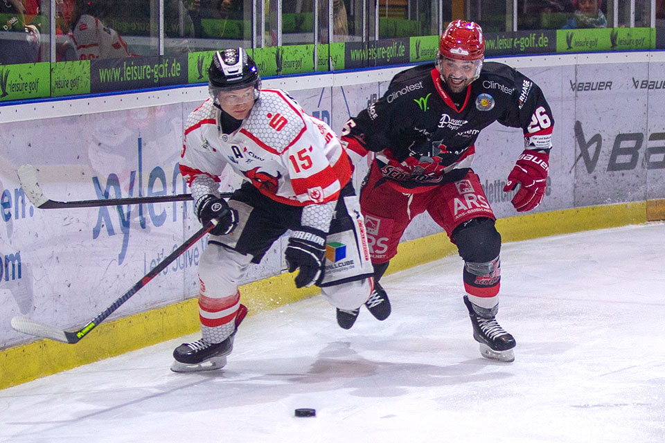 Spielszene Hannover Scorpions gegen Halle. Spielszene Hannover Scorpions gegen Halle.