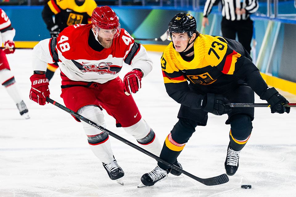 Nicholas B. Jensen von Team Dänemark und Lukas Reichel von Team Deutschland. Nicholas B. Jensen von Team Dänemark und Lukas Reichel von Team Deutschland.