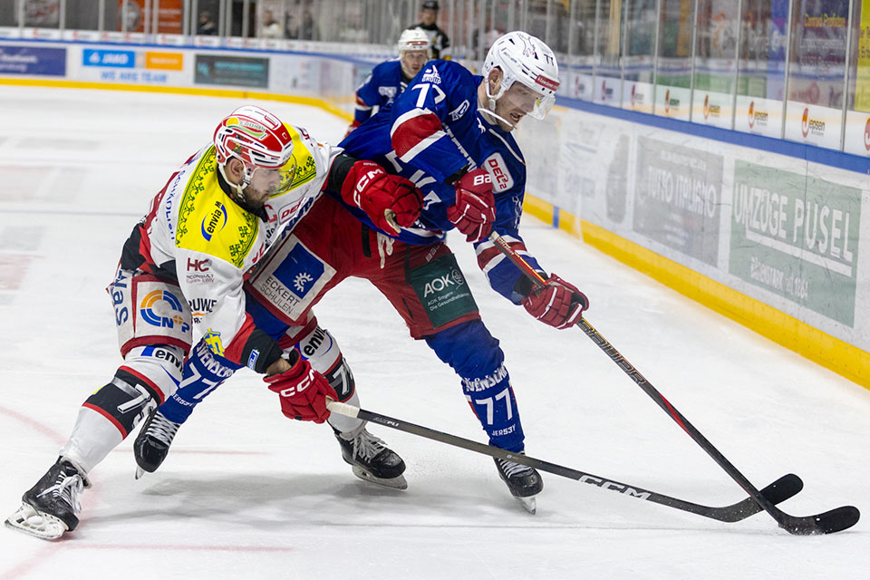 Spielszene Regensburg gegen Crimmitschau. Spielszene Regensburg gegen Crimmitschau.