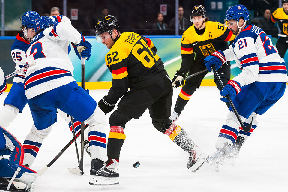 Parker Tuomie vor dem Tor der USA. Parker Tuomie vor dem Tor der USA.