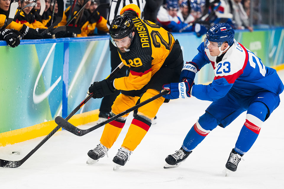 Leon Draisaitl von Team Deutschland und Adam Liska von Team Slowakei. Leon Draisaitl von Team Deutschland und Adam Liska von Team Slowakei.