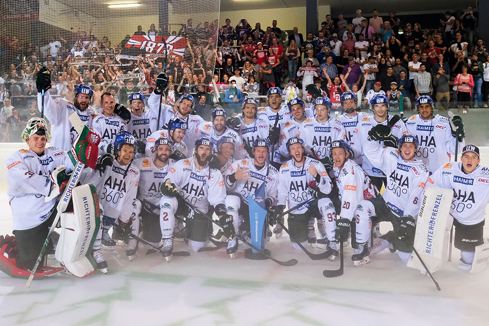 Augsburg mit dem Dolomitencup. Augsburg mit dem Dolomitencup.