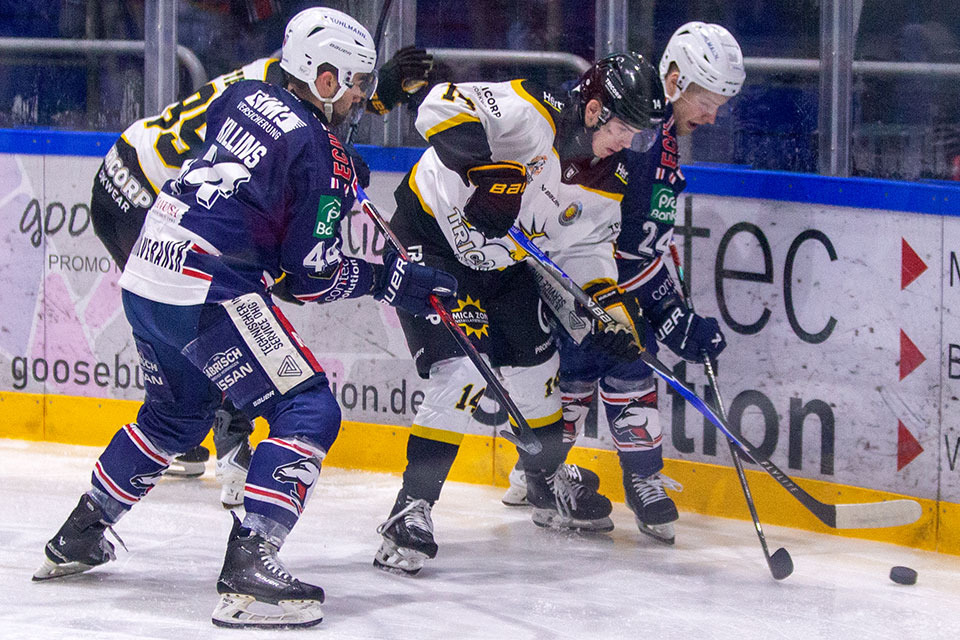 Spielszene Hannover Indians gegen Tilburg Trappers. Spielszene Hannover Indians gegen Tilburg Trappers.