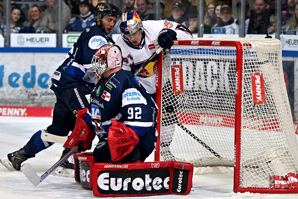 Spielszene Iserlohn gegen München. Spielszene Iserlohn gegen München.