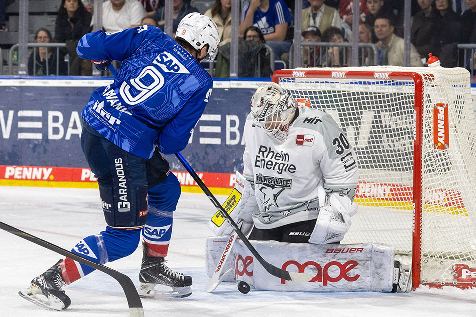 Spielszene Mannheim gegen Köln. Spielszene Mannheim gegen Köln.