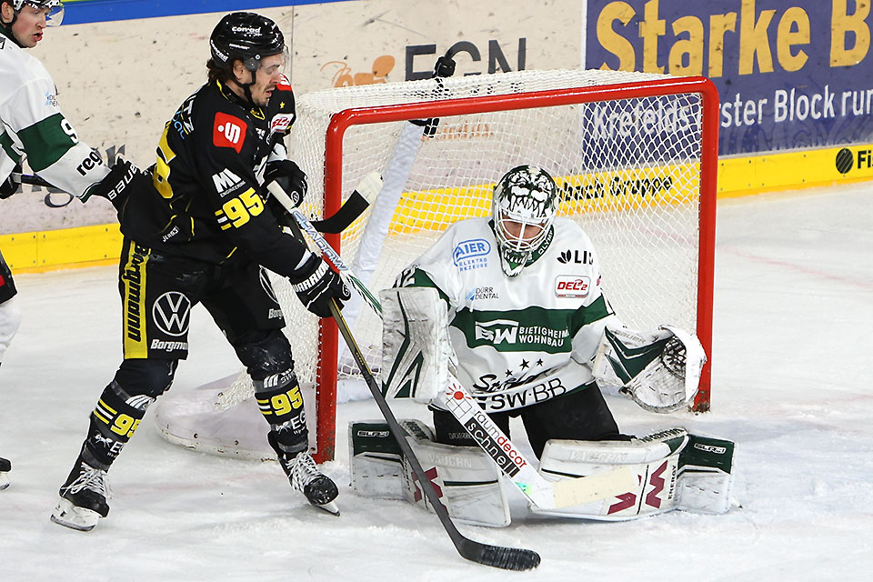 Spielszene Krefeld gegen Bietigheim. Spielszene Krefeld gegen Bietigheim.