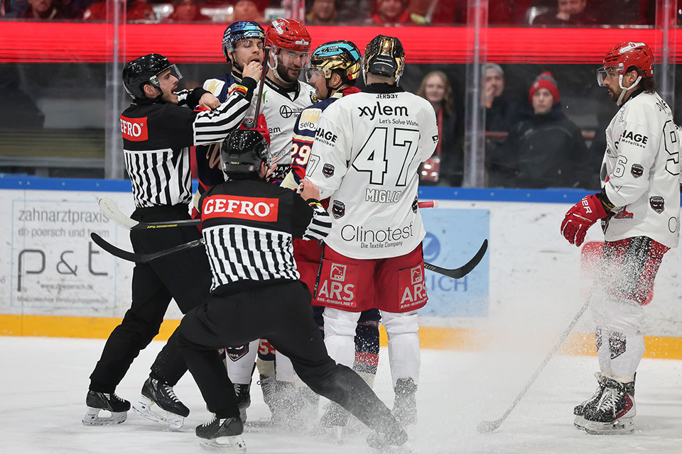 Spielszene Selber Wölfe gegen Hannover Scorpions. Spielszene Selber Wölfe gegen Hannover Scorpions.