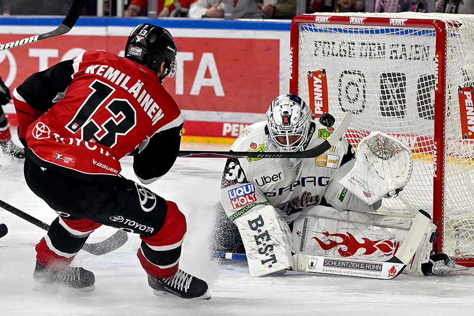 Spielszene Köln gegen Berlin. Spielszene Köln gegen Berlin.