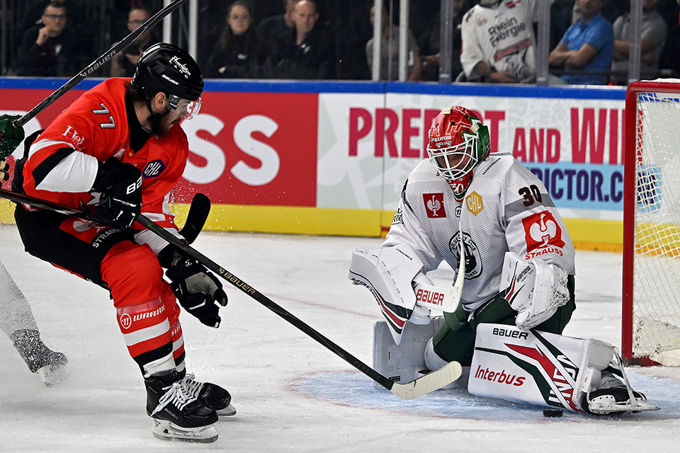 Spielszene Köln gegen Frölunda. Spielszene Köln gegen Frölunda.