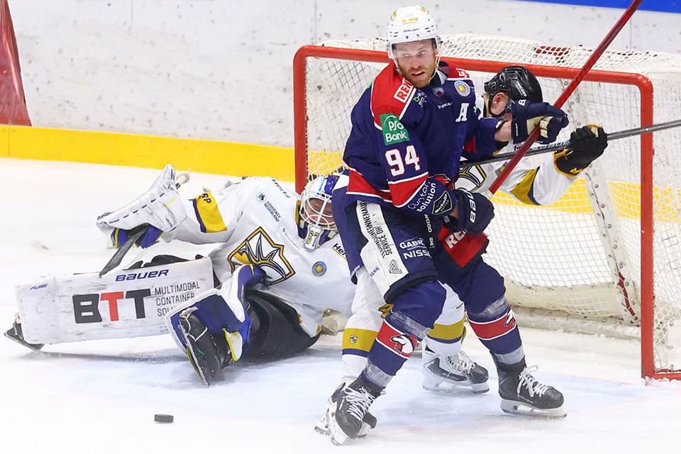Spielszene Hannover Indians gegen Tilburg Trappers. Spielszene Hannover Indians gegen Tilburg Trappers.
