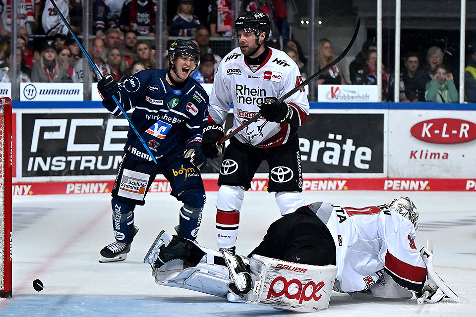 Iserlohn konnte vier Tore beim Heimsieg gegen Köln bejubeln. Iserlohn konnte vier Tore beim Heimsieg gegen Köln bejubeln.